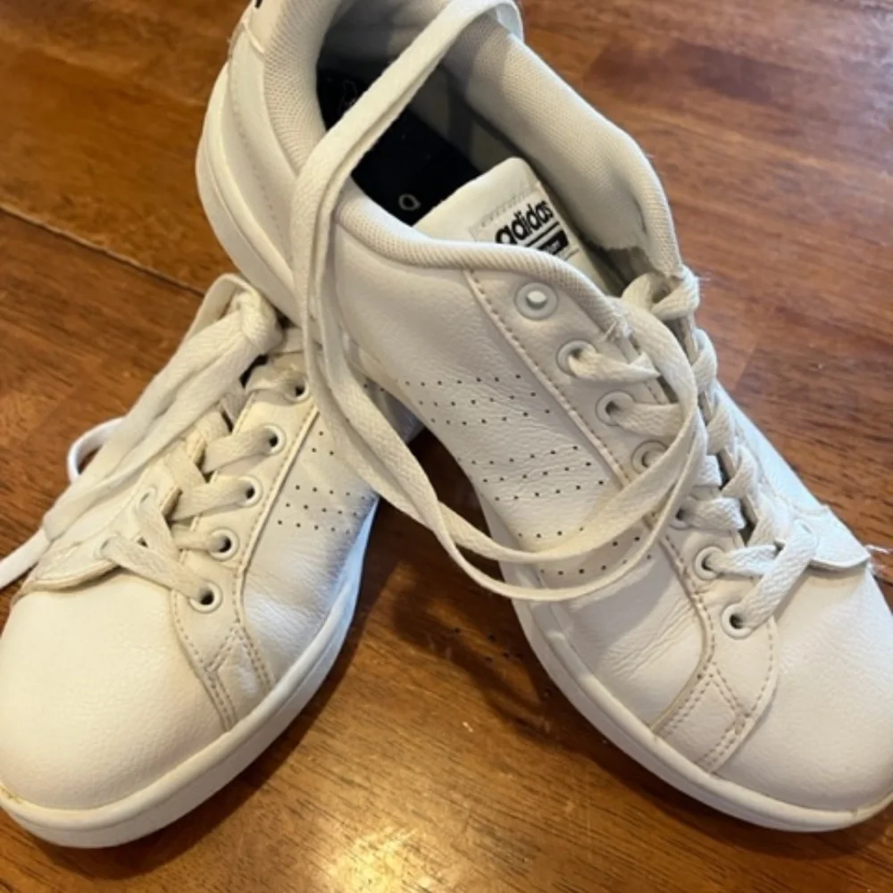 Women's White  Adidas ~ Size 8.5 ~ Cloudform - Picture 2 of 10